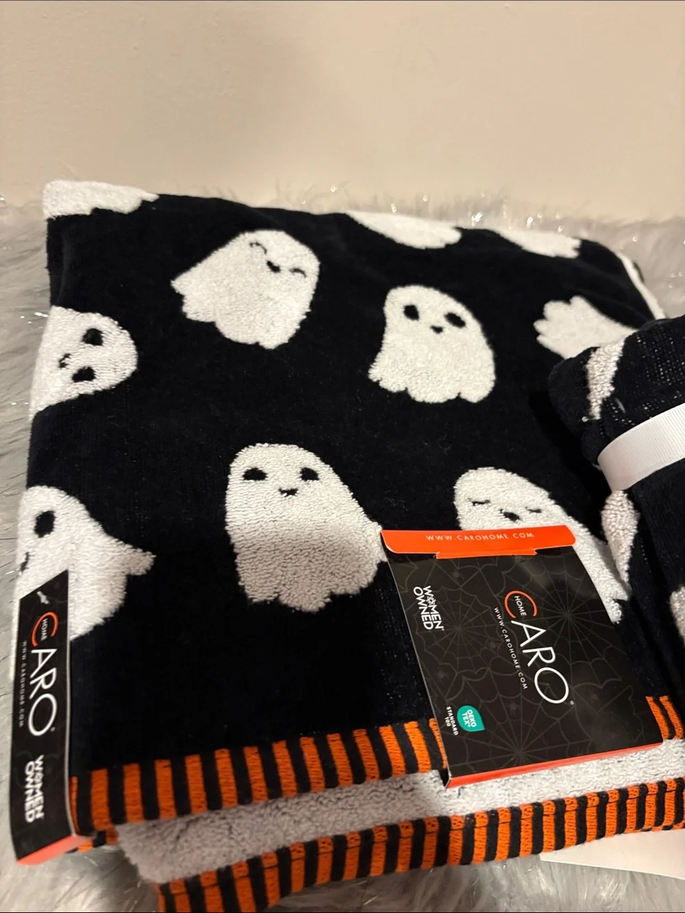BNWT CARO Black & White Ghost Halloween Towel Set with Orange Stripe Trim - Picture 4 of 5